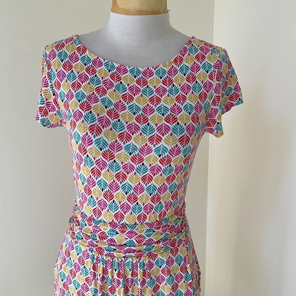 Boden 4L pink multi printed short sleeve dress. - Picture 2 of 7